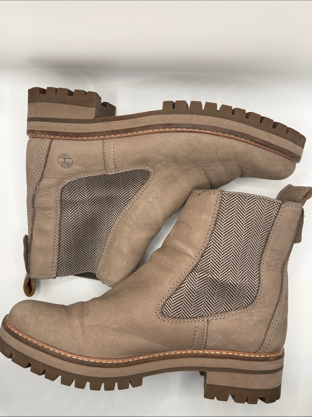 Timberland Women's Courmayeur Valley Chelsea Fashion Boot Taupe Nubuck Size 9